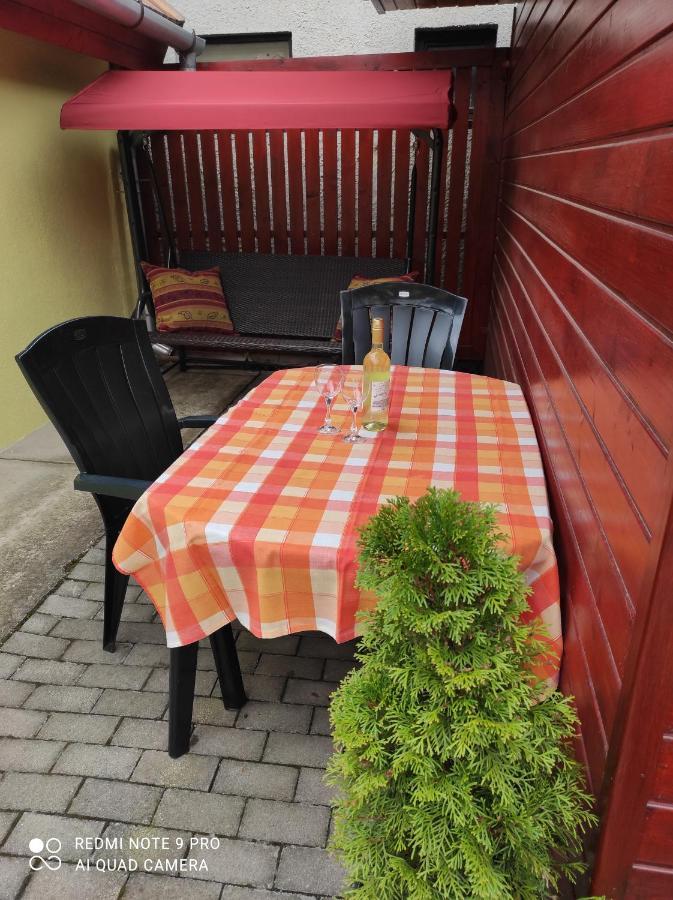 Kis Apartmanhaz Balatonfured Exterior photo