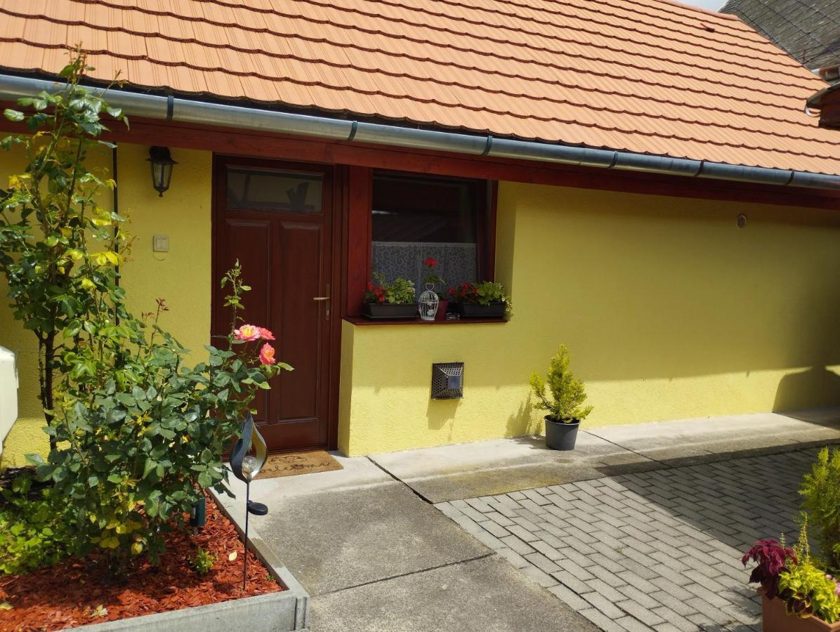 Kis Apartmanhaz Balatonfured Exterior photo
